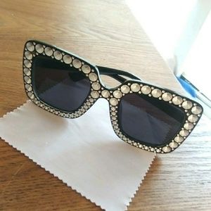 Woman sunglasses